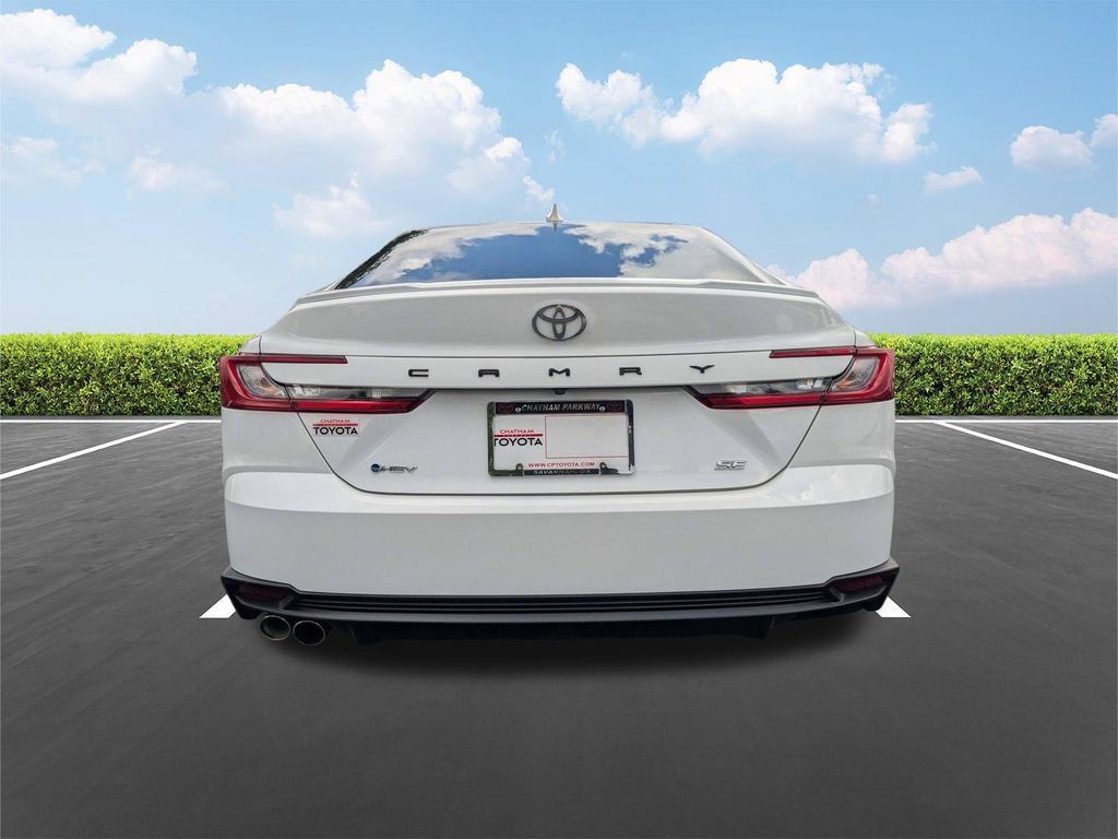 Used 2025 Toyota Camry SE FWD image 8