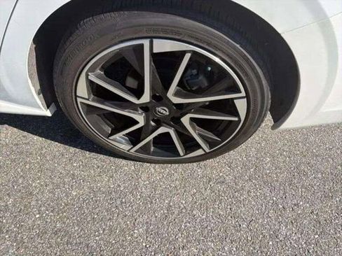Used 2025 Nissan Sentra SR w/ SR Premium Package FWD image 28