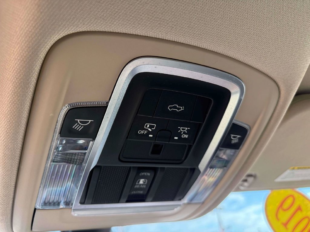 Used 2019 RAM 1500 Laramie AWD/4WD image 29