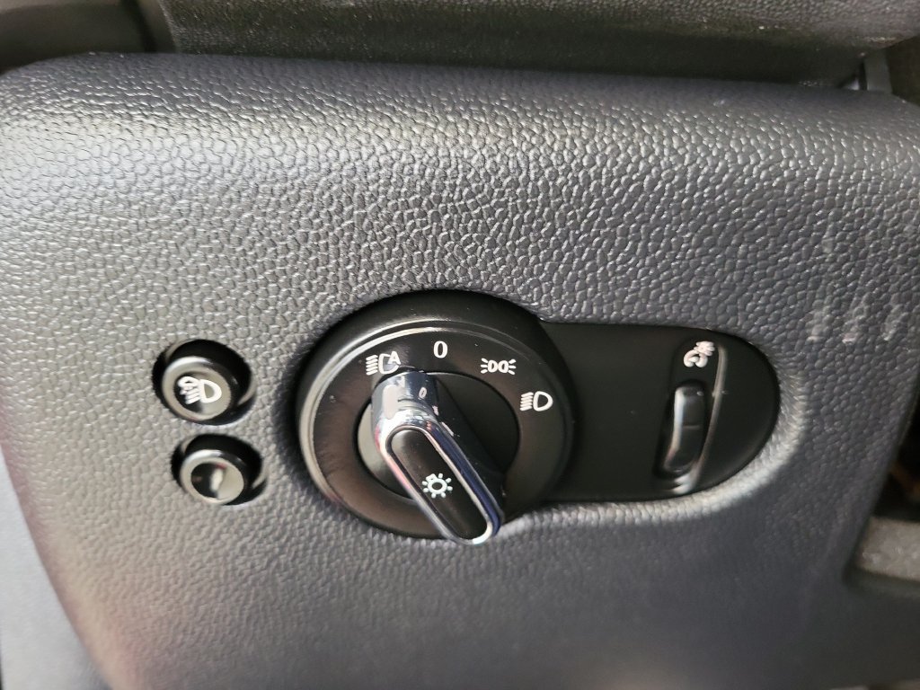 Used 2023 MINI Cooper SE FWD image 28