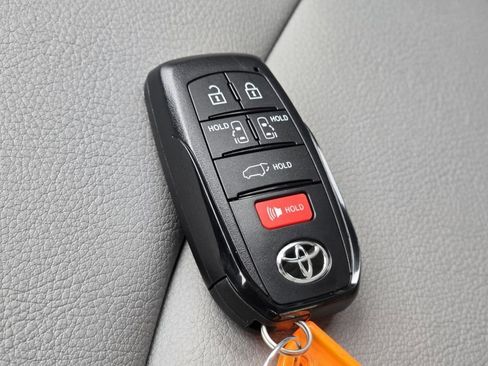 New 2026 Toyota Sienna XLE image 36