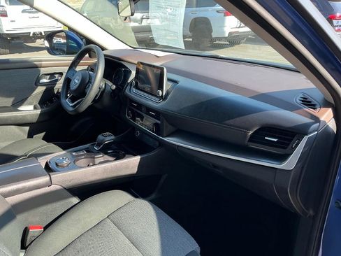 Used 2023 Nissan Rogue SV AWD/4WD image 18