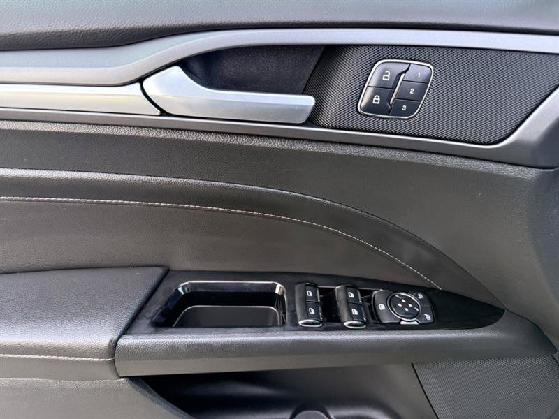Used 2015 Ford Fusion Titanium AWD/4WD image 31