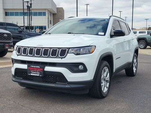 Used 2025 Jeep Compass Latitude AWD/4WD image 8