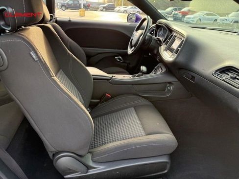 Used 2023 Dodge Challenger SXT image 12