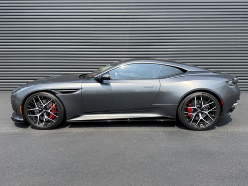 Used 2024 Aston Martin DB12 Coupe RWD image 2