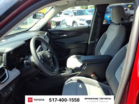 Used 2025 Chevrolet TrailBlazer LT AWD/4WD image 14