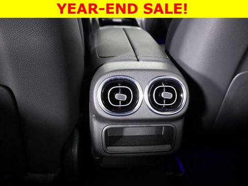 Used 2025 Mercedes-Benz GLC 300 4MATIC image 28