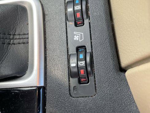 Used 2017 Toyota Highlander Limited image 12