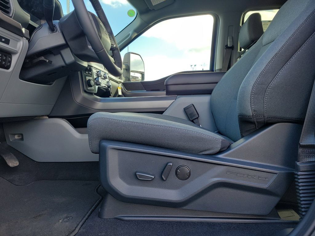 New 2026 Ford F150 XLT w/ Equipment Group 302A MID AWD/4WD image 17