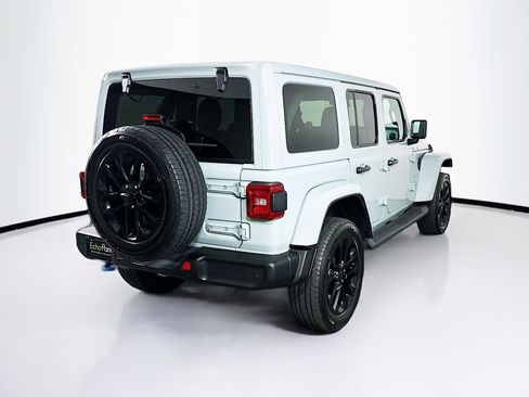 Used 2024 Jeep Wrangler Unlimited Sahara w/ Technology Group AWD/4WD image 9