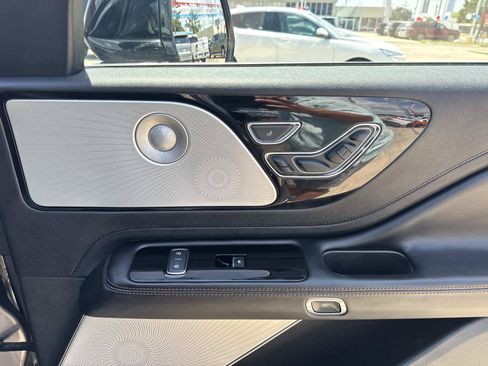 Used 2022 Lincoln Aviator Reserve w/ Equipment Group 201A AWD/4WD image 15