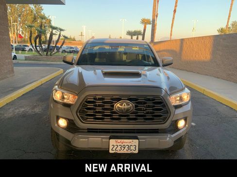 Used 2021 Toyota Tacoma TRD Sport w/ Technology Package RWD image 2