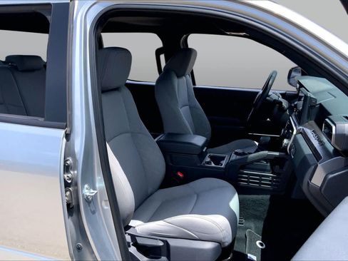 Used 2025 Toyota Tacoma SR5 AWD/4WD image 9
