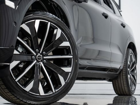 New 2026 Volvo XC60 B5 Ultra w/ Protection Package Premier image 27