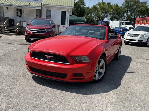 Used 2013 Ford Mustang Convertible RWD image 12