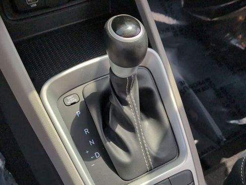 Used 2025 Hyundai Venue SEL FWD image 19