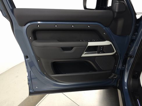 Used 2024 Land Rover Defender 110 S image 13