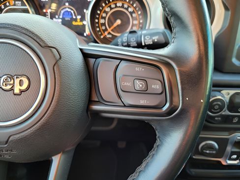 Used 2021 Jeep Wrangler Islander image 22