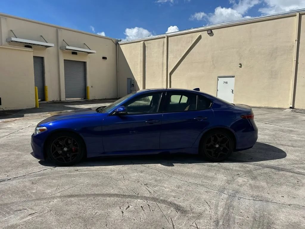 Used 2020 Alfa Romeo Giulia w/ Quick Order Package 22K Sport RWD image 7