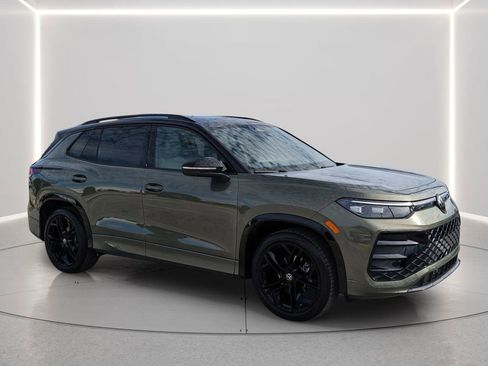 New 2026 Volkswagen Tiguan SE R-Line FWD image 9
