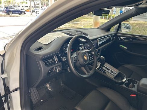 Used 2022 Porsche Macan AWD/4WD image 6