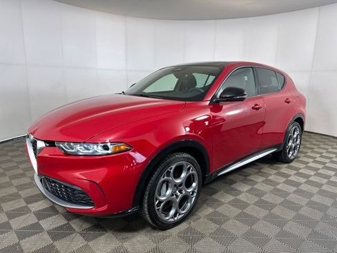 Used 2024 Alfa Romeo Tonale Ti w/ Premium Interior Package AWD/4WD image 7