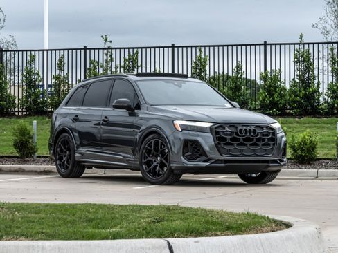 Used 2025 Audi SQ7 Prestige AWD/4WD image 2