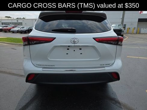 Used 2023 Toyota Highlander XLE AWD/4WD image 7