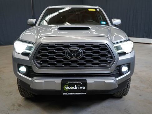 Used 2023 Toyota Tacoma TRD Sport w/ Technology Package AWD/4WD image 2