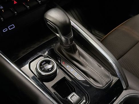 Used 2024 GMC Canyon AT4 w/ Technology Package AWD/4WD image 18