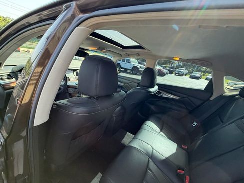 Used 2015 INFINITI Q70 3.7 w/ Deluxe Touring Package AWD/4WD image 30