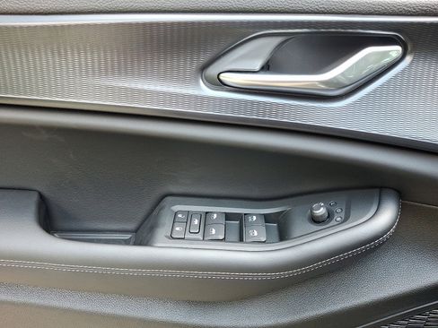 New 2025 Jeep Grand Cherokee L Altitude image 8