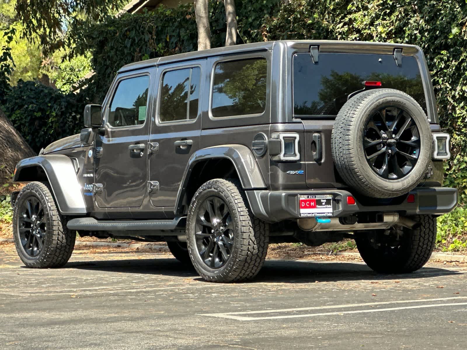 Used 2022 Jeep Wrangler Unlimited Sahara AWD/4WD image 6