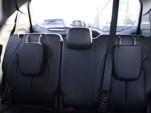 Used 2018 Chrysler Pacifica Touring-L w/ Premium Audio Group image 29