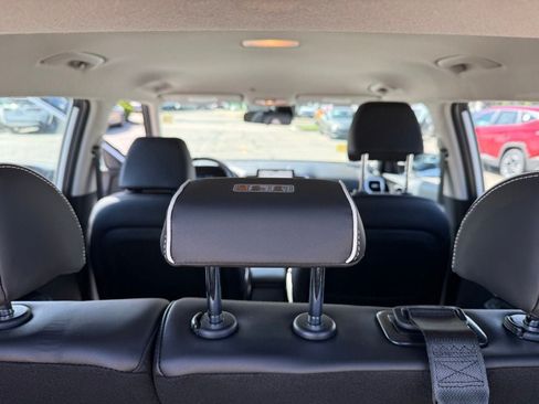 Used 2023 Hyundai Venue Limited FWD image 36
