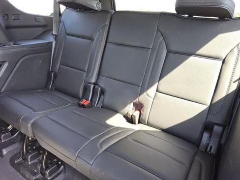 Used 2024 GMC Yukon Denali RWD image 6