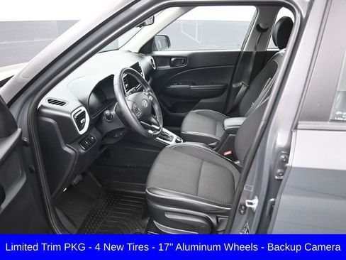 Certified 2024 Hyundai Venue Limited FWD image 9