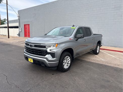 Used 2023 Chevrolet Silverado 1500 RST image 2