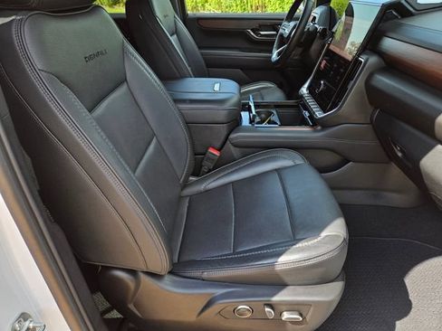 Used 2025 GMC Yukon Denali AWD/4WD image 42