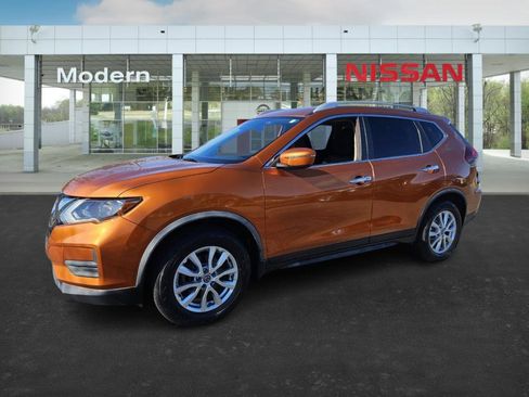 Used 2020 Nissan Rogue SV image 1