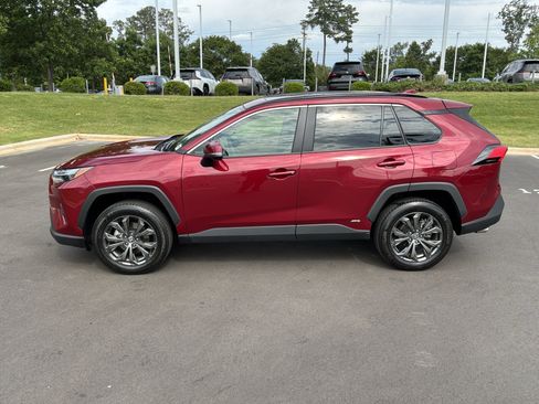 Used 2023 Toyota RAV4 XLE Premium AWD/4WD image 7