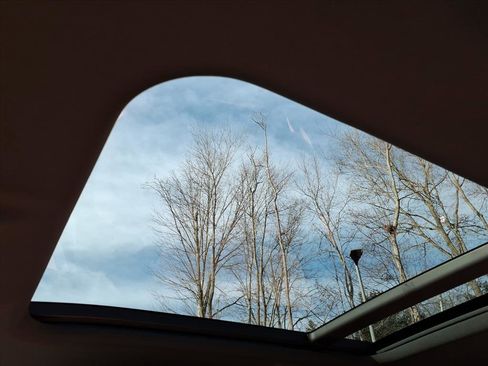 New 2026 Land Rover Defender 110 X-Dynamic SE image 18