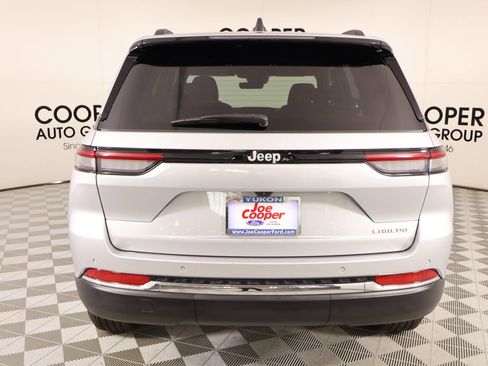 Used 2025 Jeep Grand Cherokee Laredo X RWD image 21