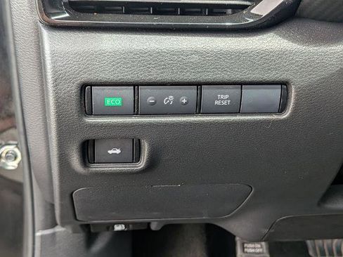 Certified 2025 Nissan Sentra SV FWD image 19