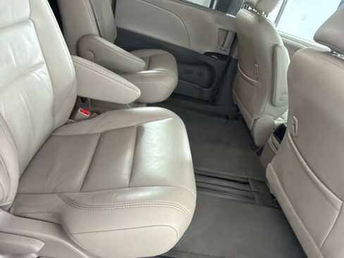Used 2016 Toyota Sienna XLE w/ XLE Navigation Package FWD image 19