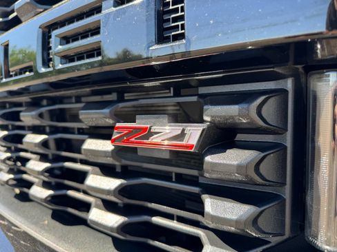 Used 2021 Chevrolet Silverado 1500 Custom Trail Boss AWD/4WD image 9