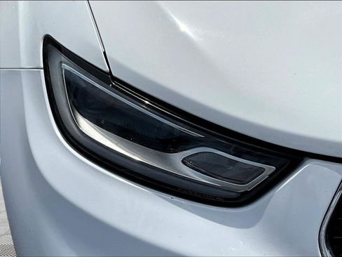 Used 2024 Chrysler Pacifica Touring-L FWD image 33