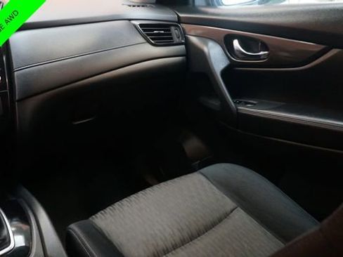 Used 2017 Nissan Rogue SV w/ SV Premium Package image 36