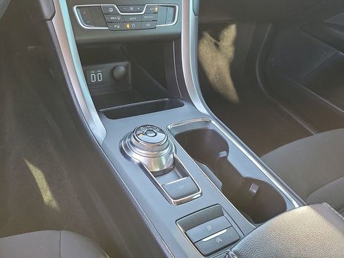 Used 2020 Ford Fusion SE FWD image 17